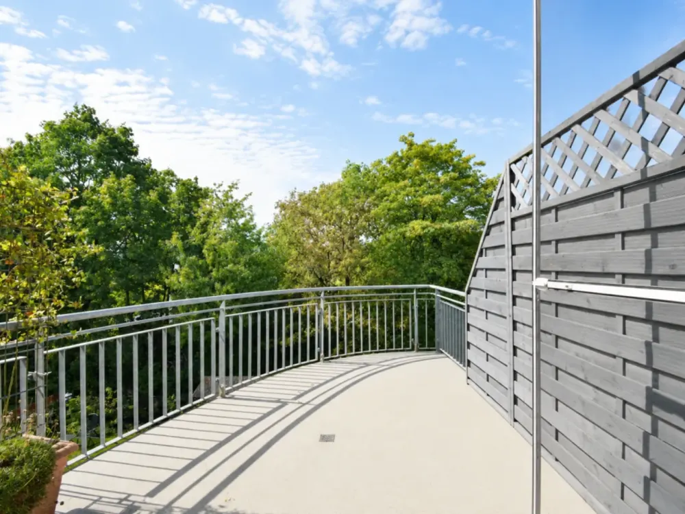 In the Heart of Wentorf: "Light-Filled 3-Room Apartment with Balcony"