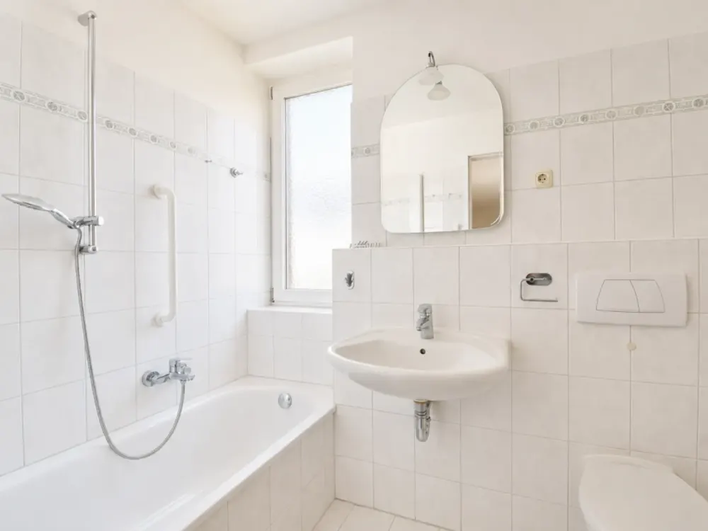 In the Heart of Wentorf: "Light-Filled 3-Room Apartment with Balcony"