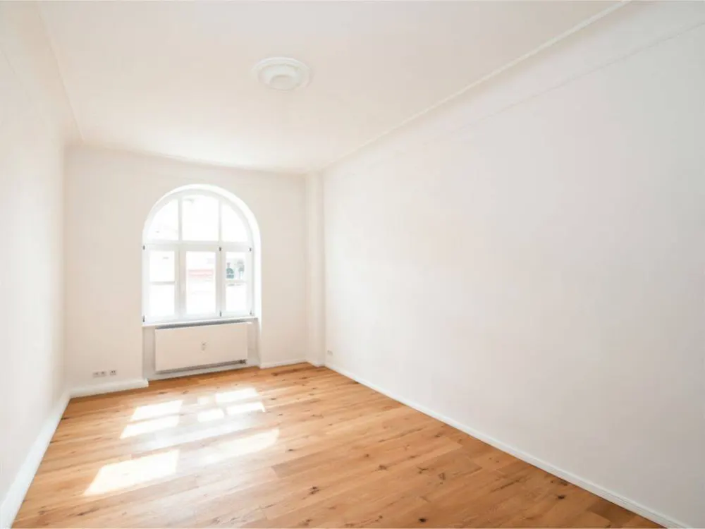 Freshly Renovated 3-Room Apartment in Attractive Elbe Location!