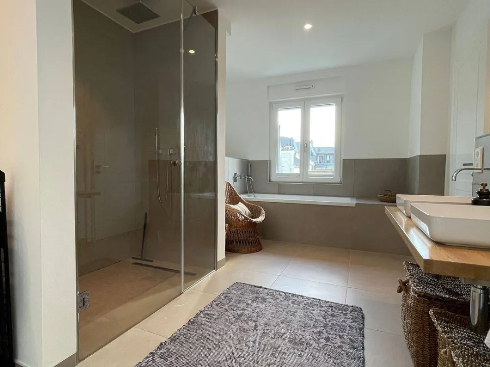 Soho style roof top flat “with AirCon” new & wonderful - 2 room fully furnished with terrace and elevator in Berlin-Mitte