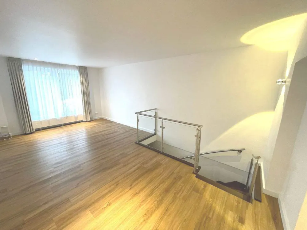 Neuwertige 2,5 Zimmer Wohnung im beliebten Nordend West mit EBK