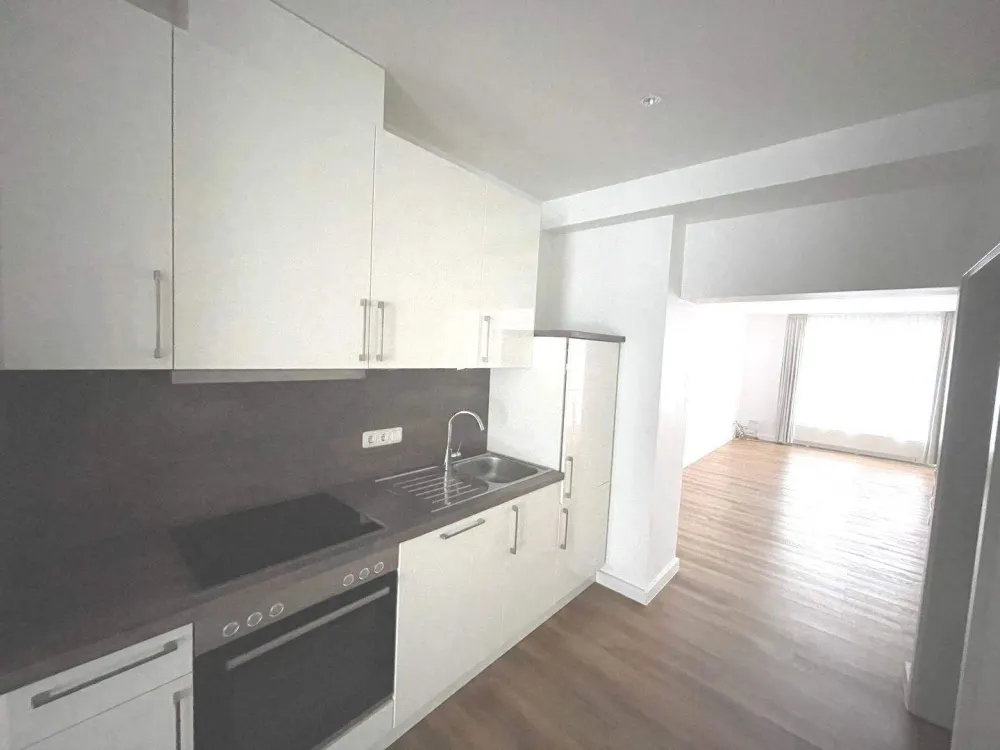 Neuwertige 2,5 Zimmer Wohnung im beliebten Nordend West mit EBK