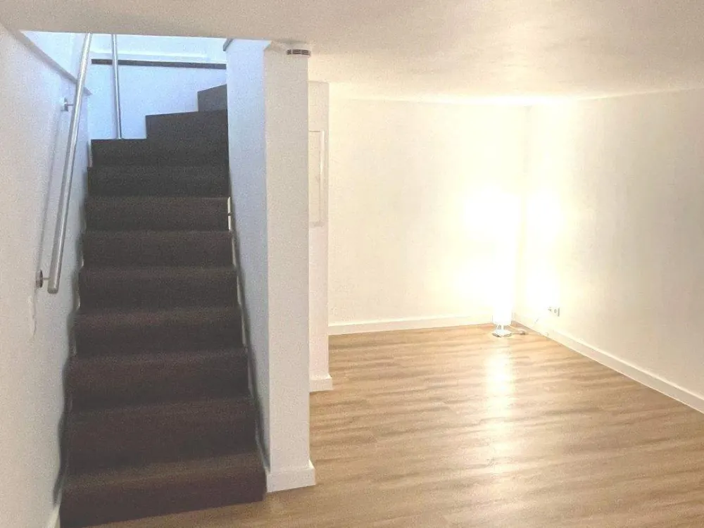 Neuwertige 2,5 Zimmer Wohnung im beliebten Nordend West mit EBK