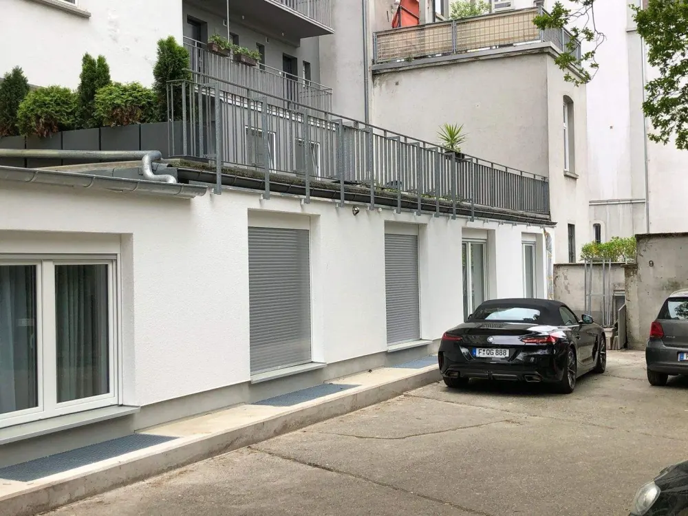 Neuwertige 2,5 Zimmer Wohnung im beliebten Nordend West mit EBK