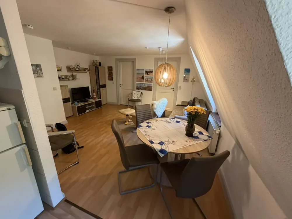 Bright 2-Room Apartment with Park View in Central Location