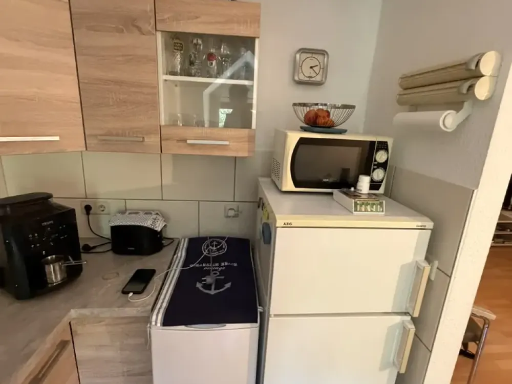 Bright 2-Room Apartment with Park View in Central Location