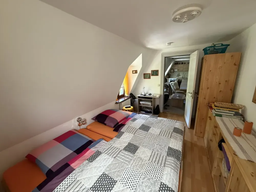 Bright 2-Room Apartment with Park View in Central Location