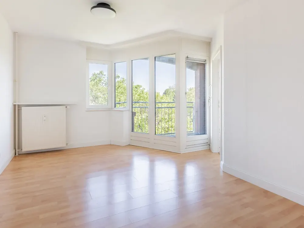 Mitten in Garstedt und trotzdem ruhig, 2 Zimmer mit Loggia und Fahrstuhl