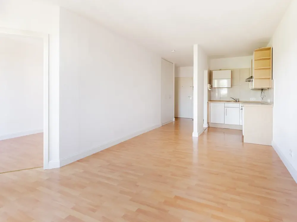 Mitten in Garstedt und trotzdem ruhig, 2 Zimmer mit Loggia und Fahrstuhl