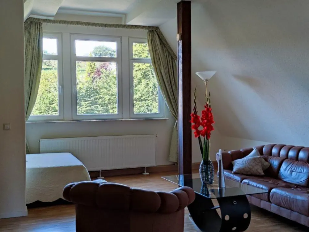 Wohnung möbliert