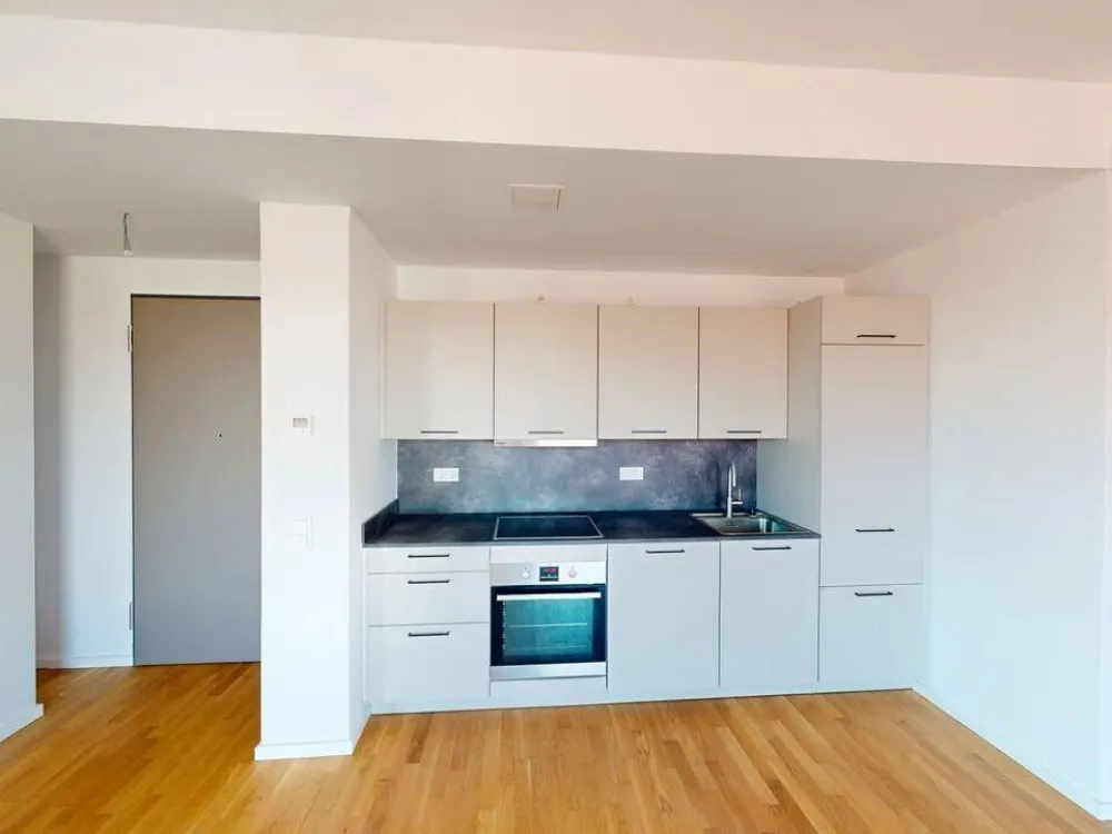 2 Zimmer, 2 Balkone & ein Quartier, das keine Wünsche offen lässt