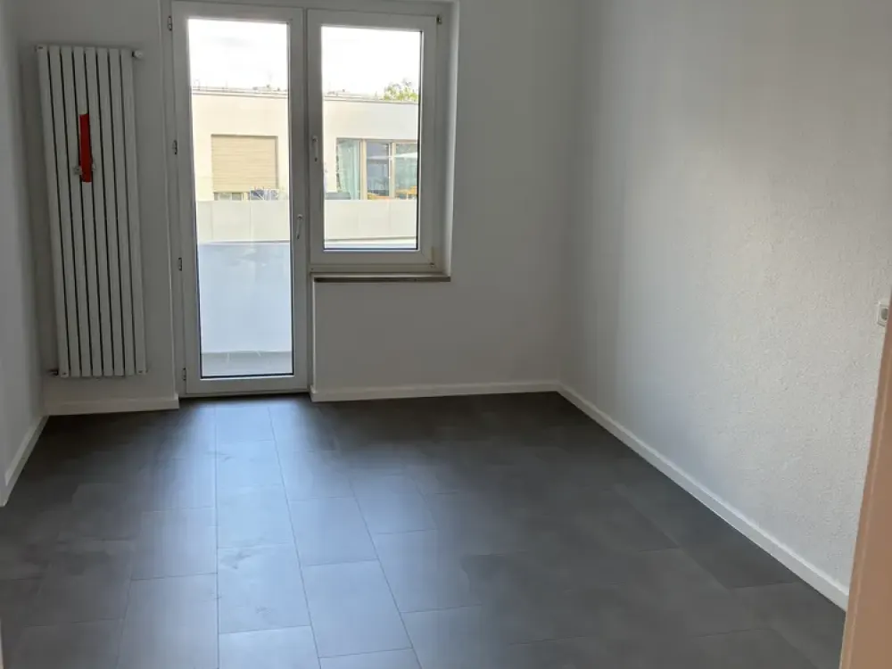 In Düsseldorf: Gepflegte Wohnung mit drei Zimmern und Balkon