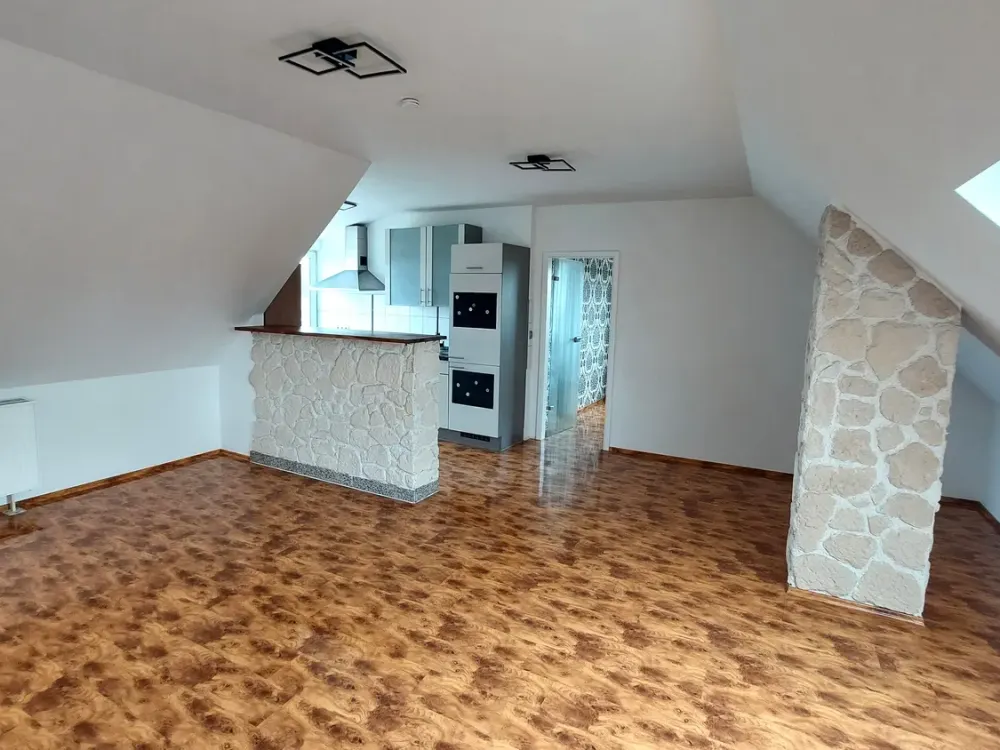 GREVENBROICH-NEUKIRCHEN: TOP AUSGESTATTETE 2 ZKB-WOHNUNG MIT BALKON !!