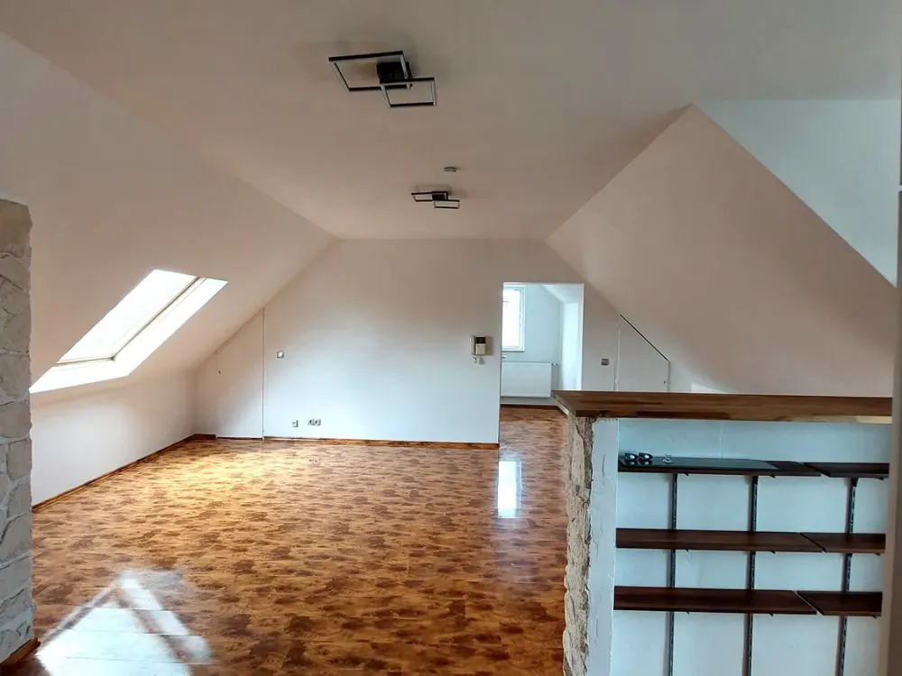 GREVENBROICH-NEUKIRCHEN: TOP AUSGESTATTETE 2 ZKB-WOHNUNG MIT BALKON !!