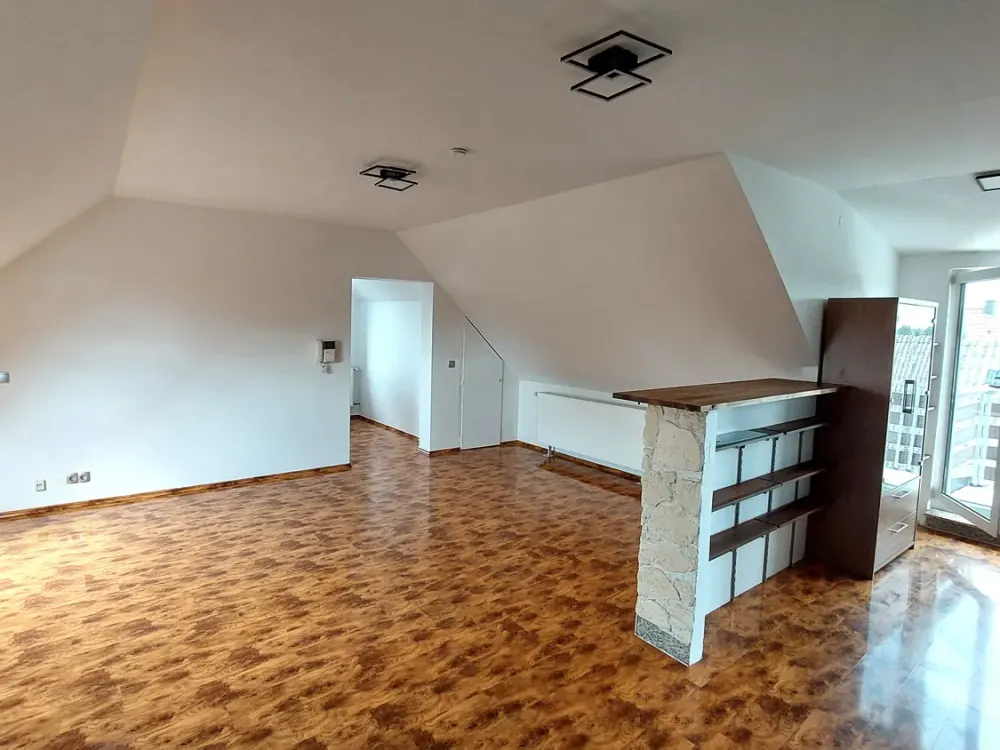 GREVENBROICH-NEUKIRCHEN: TOP AUSGESTATTETE 2 ZKB-WOHNUNG MIT BALKON !!
