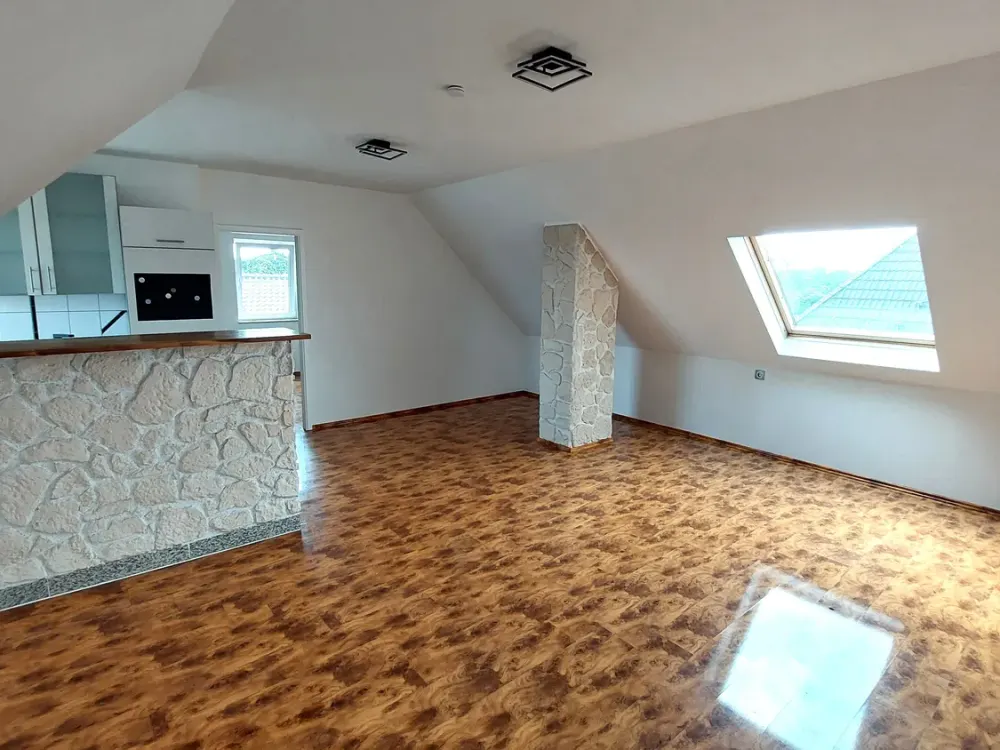 GREVENBROICH-NEUKIRCHEN: TOP AUSGESTATTETE 2 ZKB-WOHNUNG MIT BALKON !!