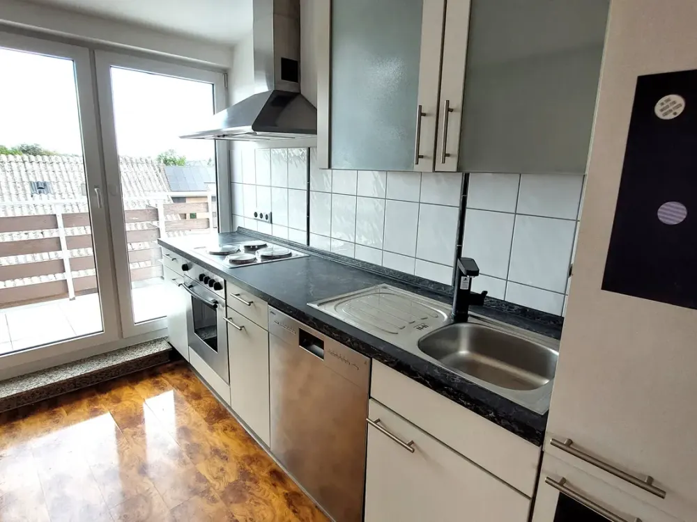 GREVENBROICH-NEUKIRCHEN: TOP AUSGESTATTETE 2 ZKB-WOHNUNG MIT BALKON !!