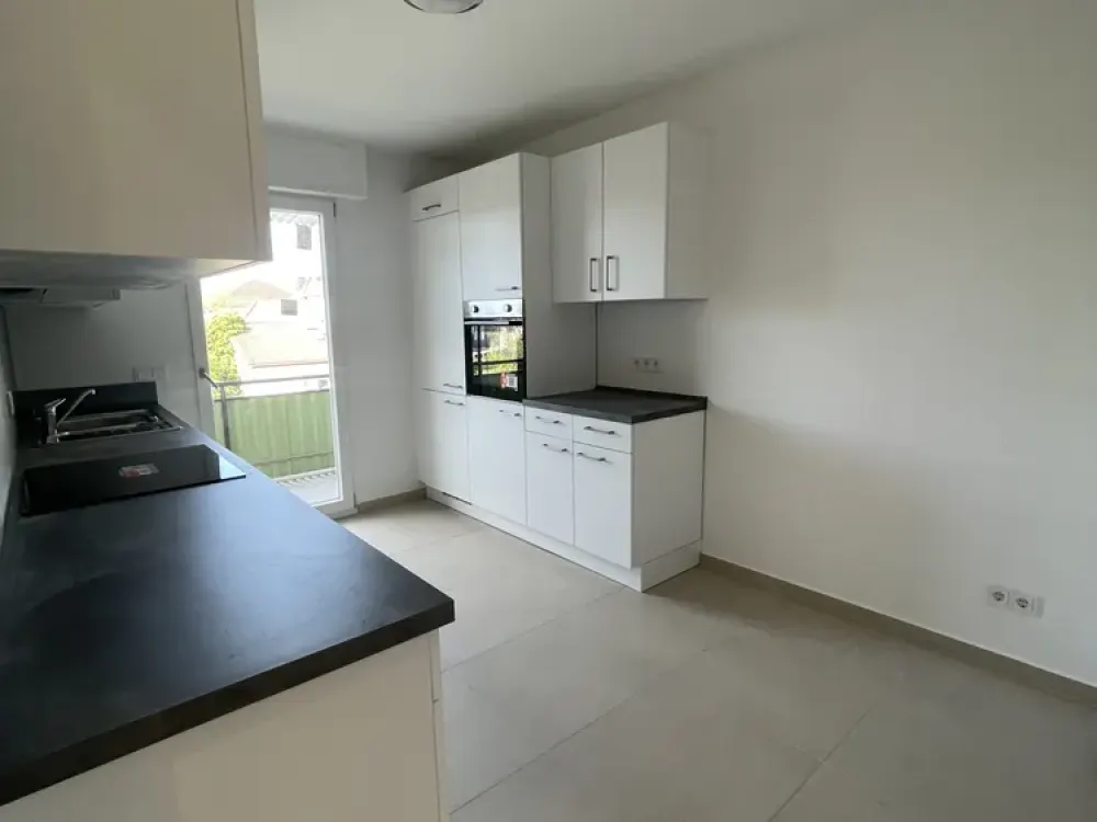 Erstbezug nach Kernsanierung, 4 Zimmer mit Balkon und Garten
