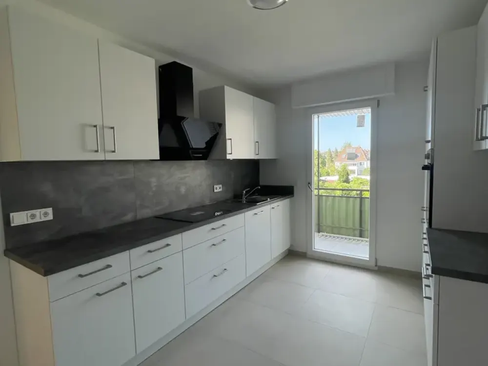 Erstbezug nach Kernsanierung, 4 Zimmer mit Balkon und Garten