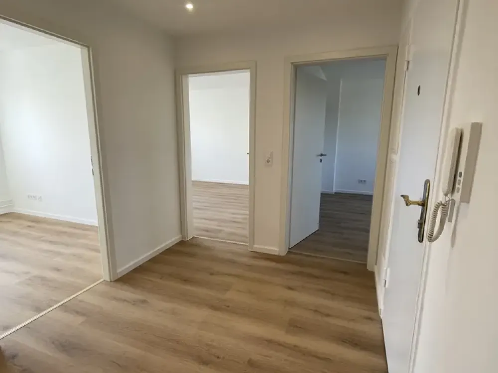 Erstbezug nach Kernsanierung, 4 Zimmer mit Balkon und Garten