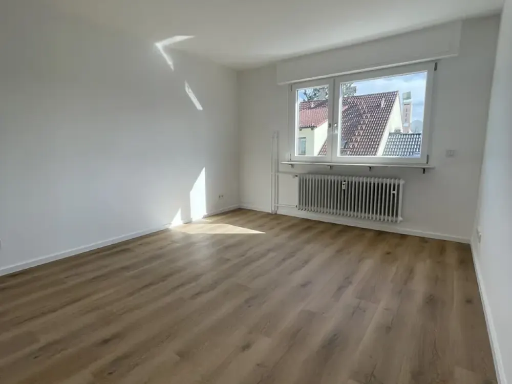 Erstbezug nach Kernsanierung, 4 Zimmer mit Balkon und Garten