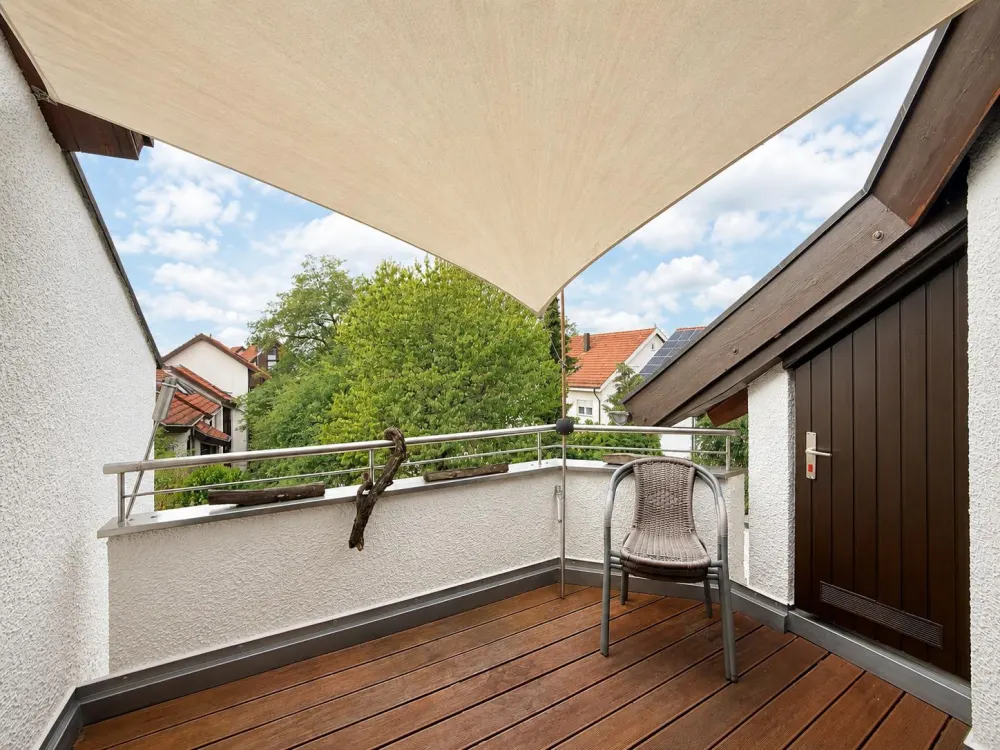 Gepflegte 2,5-Zi-Maisonette Wohnung mit Loggia, Kaminofen und Garage in Echterdingen