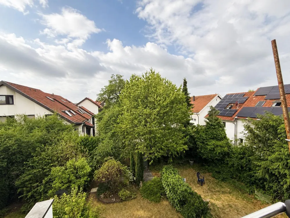 Gepflegte 2,5-Zi-Maisonette Wohnung mit Loggia, Kaminofen und Garage in Echterdingen