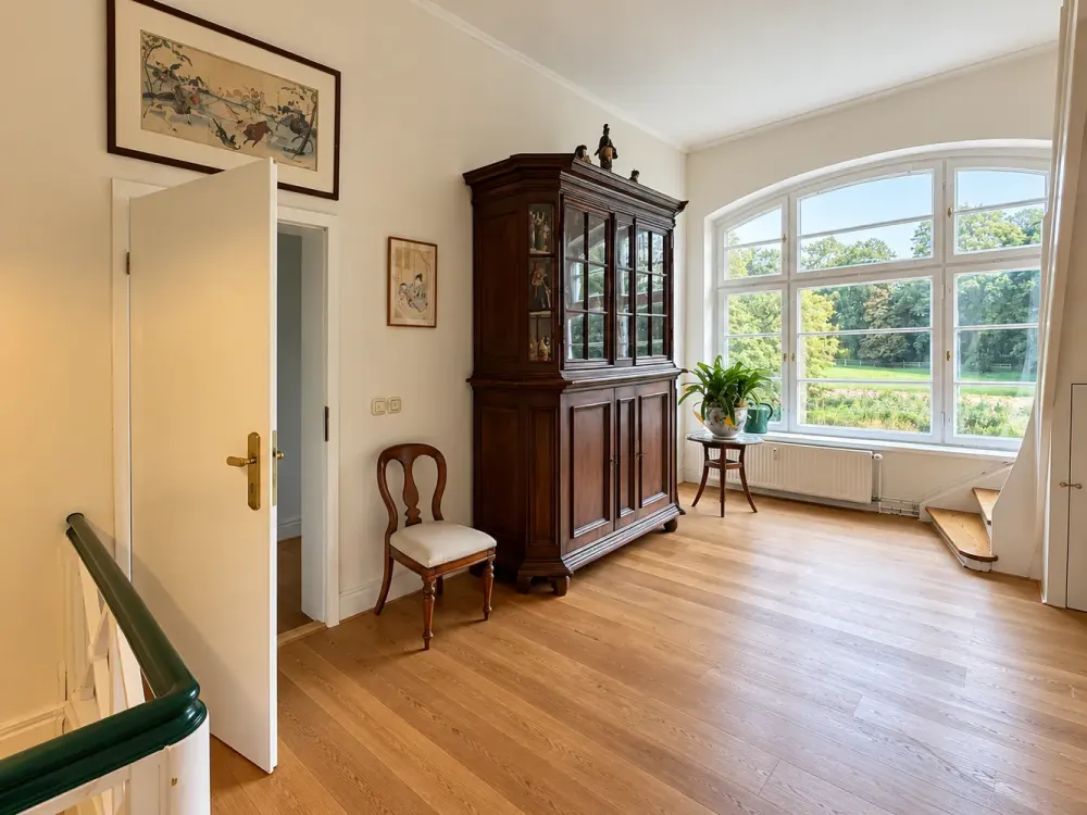 Furnished 2-Room Apartment in the Manor House with Park, 20 Minutes to Rostock, Wallbox Available