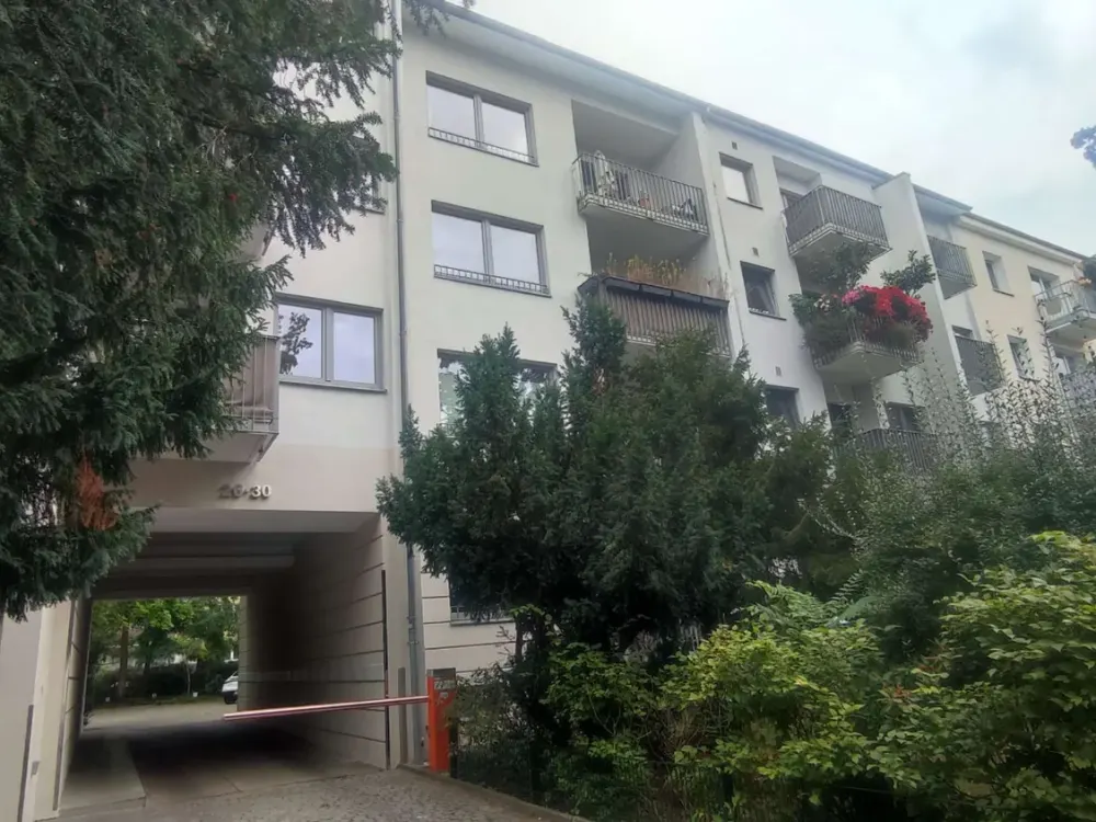 Sunny, Quiet & Near Ku’damm: Unfurnished 1-Room Apartment with South-Facing Balcony in Berlin-Schmargendorf
