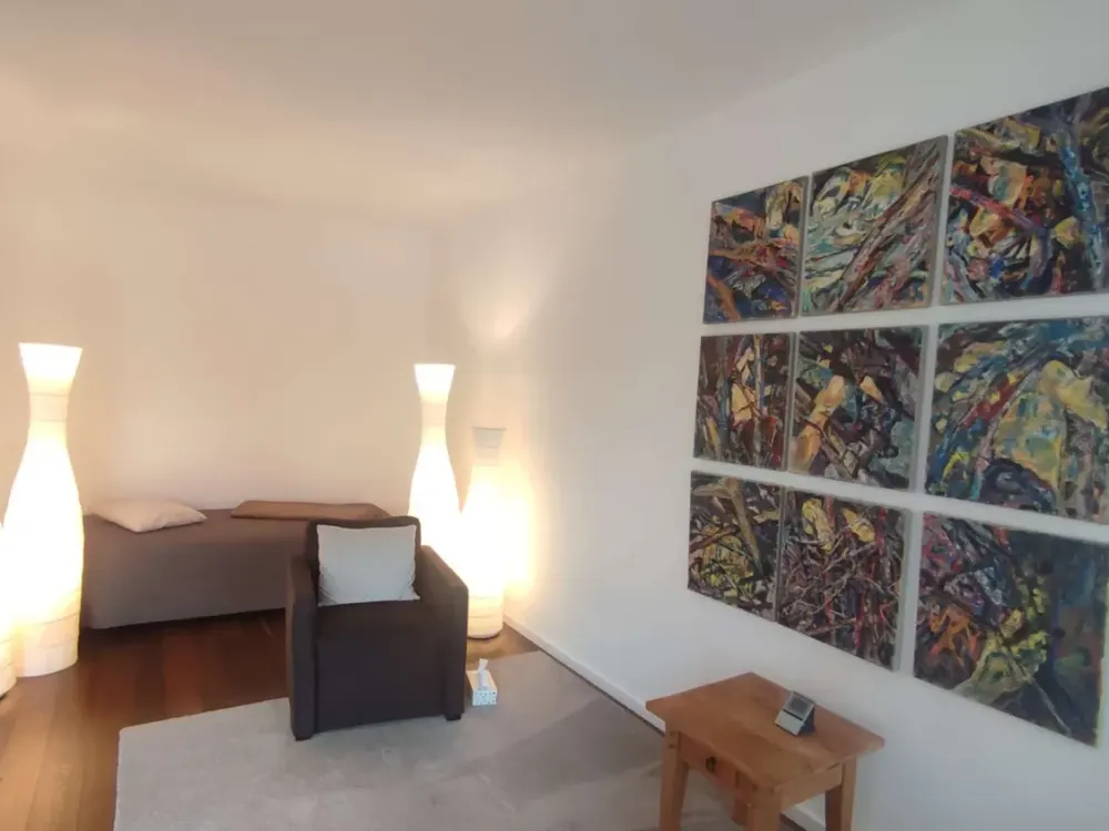 Sunny, Quiet & Near Ku’damm: Unfurnished 1-Room Apartment with South-Facing Balcony in Berlin-Schmargendorf
