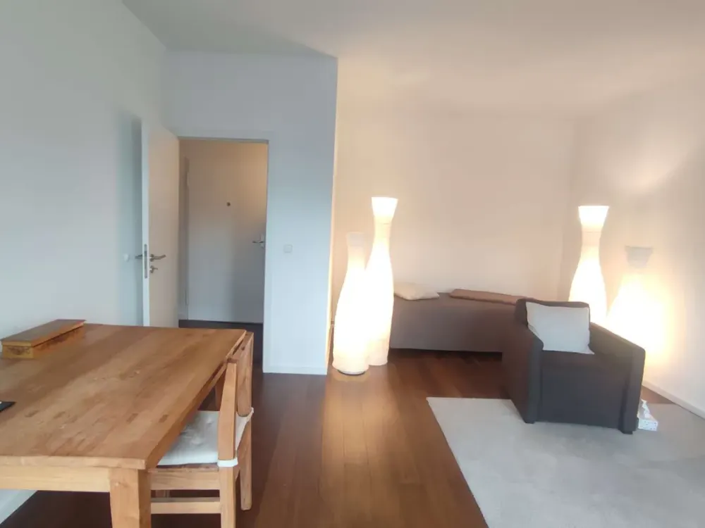 Sunny, Quiet & Near Ku’damm: Unfurnished 1-Room Apartment with South-Facing Balcony in Berlin-Schmargendorf