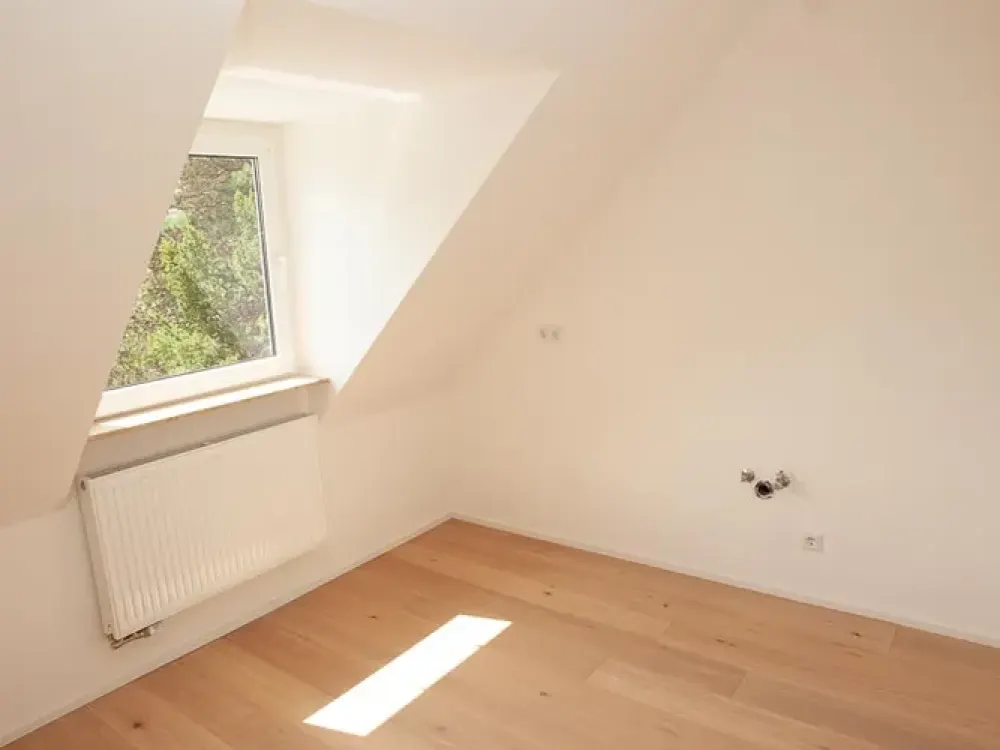 Architektur trifft Wohnkomfort! Aussergewöhnliche Maisonette mit Galerie und Loft-Charakter!