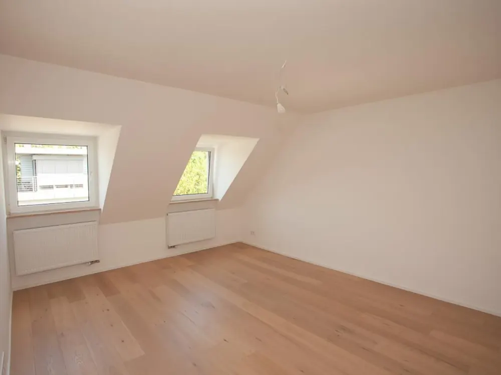 Architektur trifft Wohnkomfort! Aussergewöhnliche Maisonette mit Galerie und Loft-Charakter!