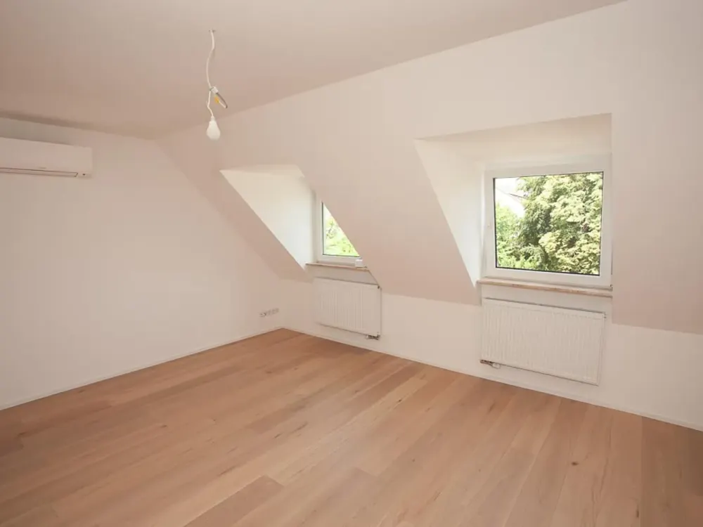 Architektur trifft Wohnkomfort! Aussergewöhnliche Maisonette mit Galerie und Loft-Charakter!