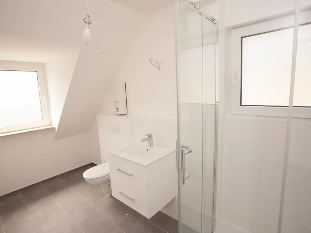 Architektur trifft Wohnkomfort! Aussergewöhnliche Maisonette mit Galerie und Loft-Charakter!