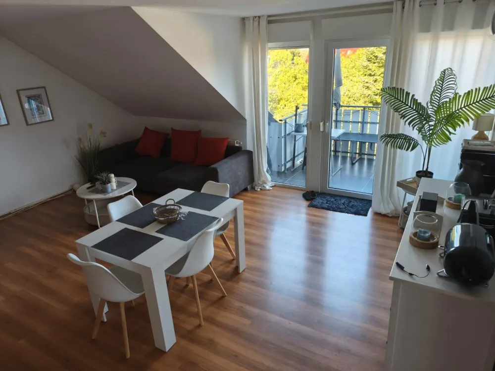 Helle Dachgeschosswohnung in Uni-Nähe