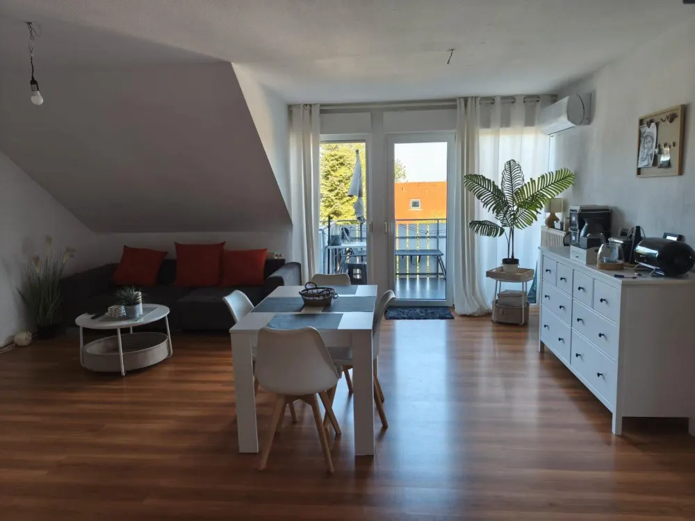Helle Dachgeschosswohnung in Uni-Nähe