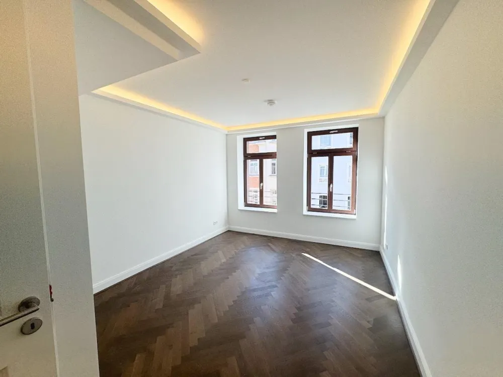 Traumhaft! + Lift + Parkett + Fußbodenheizung + Balkon + tolles Bad mit Wanne & Dusche + LED-Licht