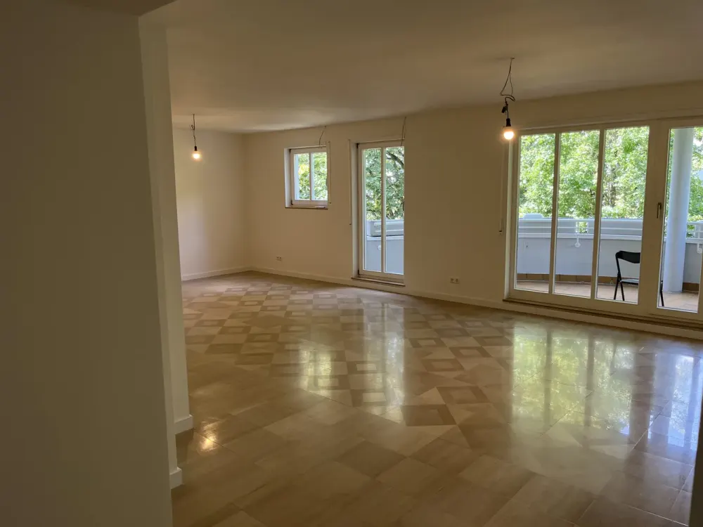 Spacious 4.5-Room Apartment in Südweststadt