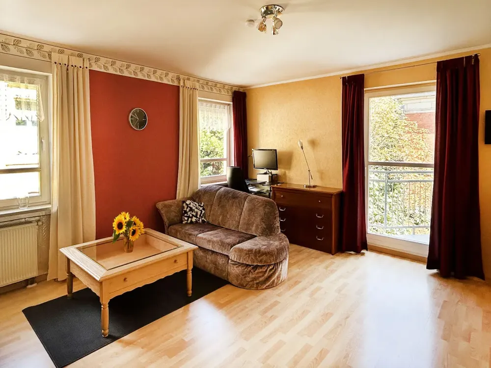 Möblierte 2-Zimmer-Wohnung mit schönem Balkon, Aufzug & Top-Lage in Uni-Lage