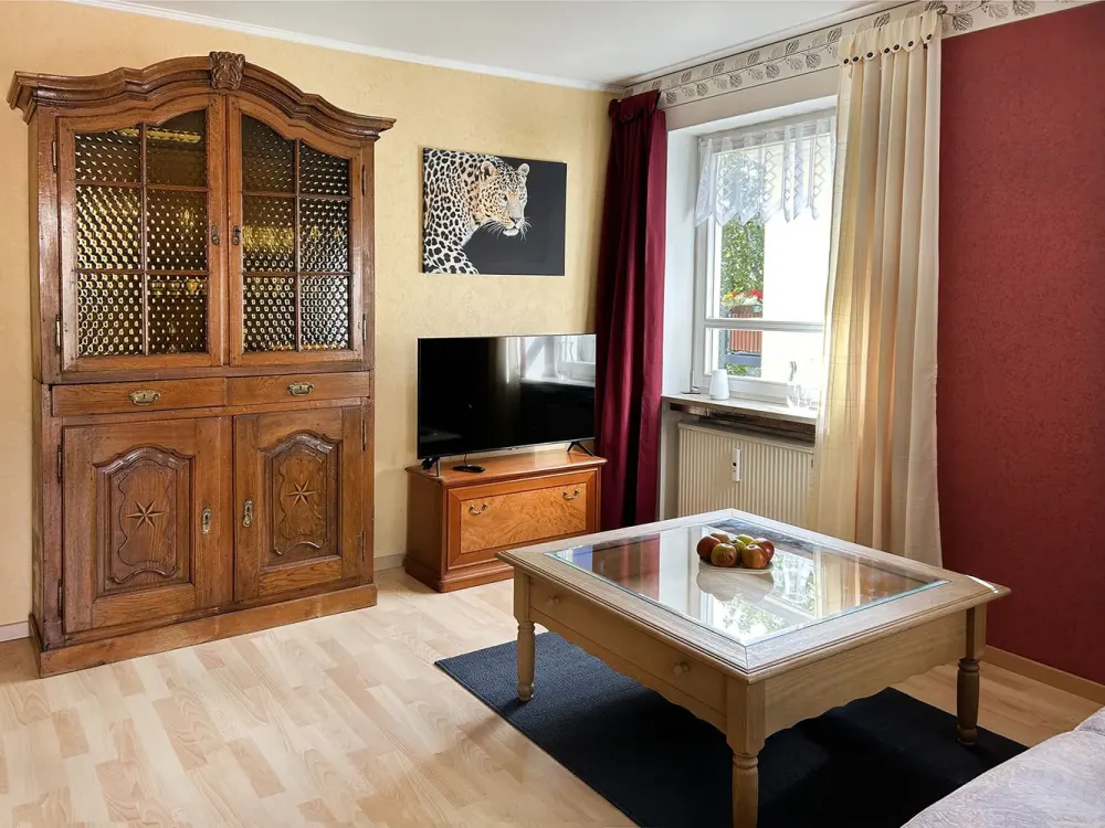 Möblierte 2-Zimmer-Wohnung mit schönem Balkon, Aufzug & Top-Lage in Uni-Lage