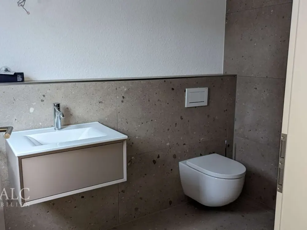 Zwei Zimmer Wohnung - Souterrain