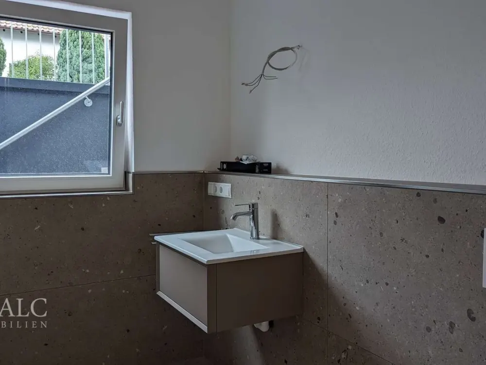 Zwei Zimmer Wohnung - Souterrain
