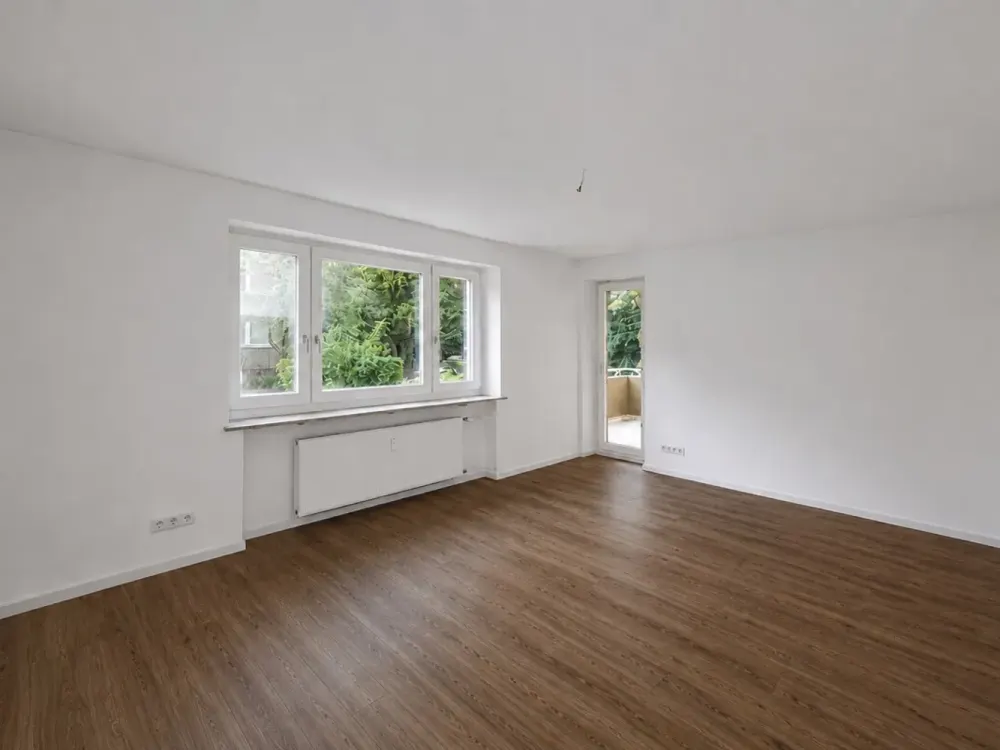 Modernisierte 4-Zimmer-Wohnung + Esszimmer, Westbalkon & neue Einbauküche in Poppenbüttel