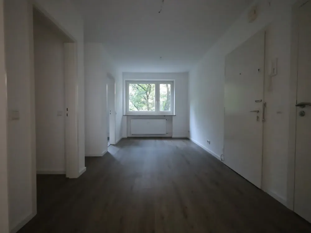 Modernisierte 4-Zimmer-Wohnung + Esszimmer, Westbalkon & neue Einbauküche in Poppenbüttel