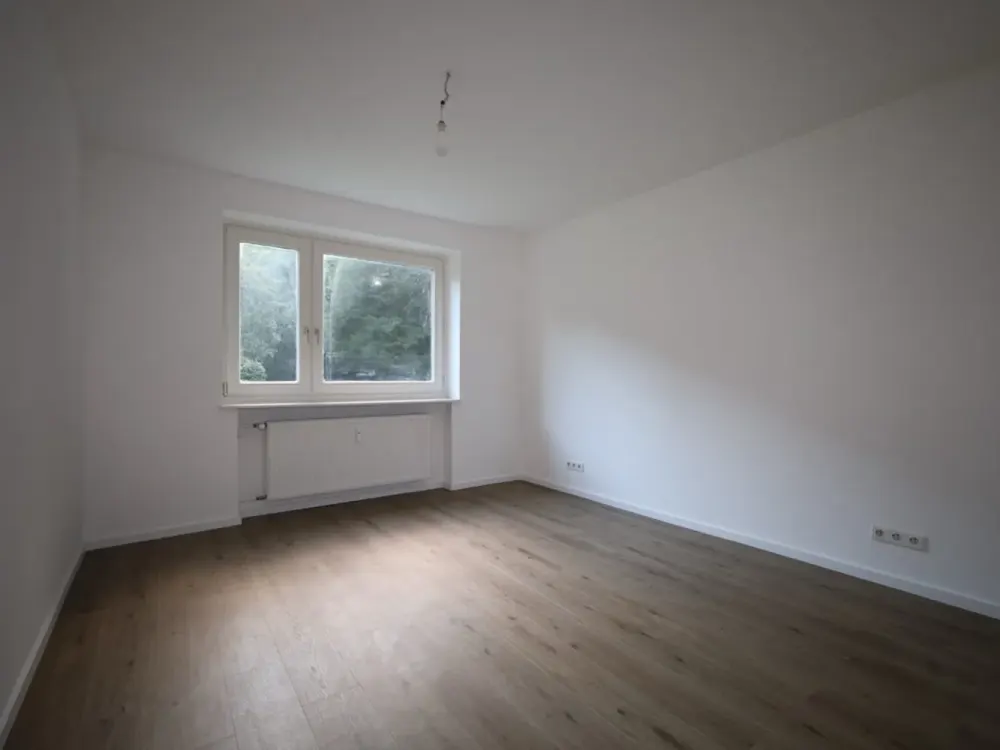 Modernisierte 4-Zimmer-Wohnung + Esszimmer, Westbalkon & neue Einbauküche in Poppenbüttel