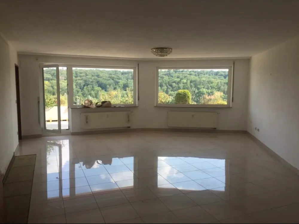 Luxus 2 Zimmer Wohnung 96 qm mit EBK und großer Balkon +TG
