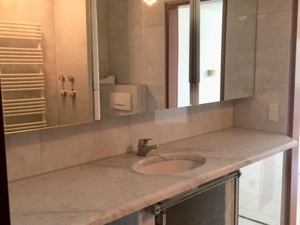 Luxus 2 Zimmer Wohnung 96 qm mit EBK und großer Balkon +TG