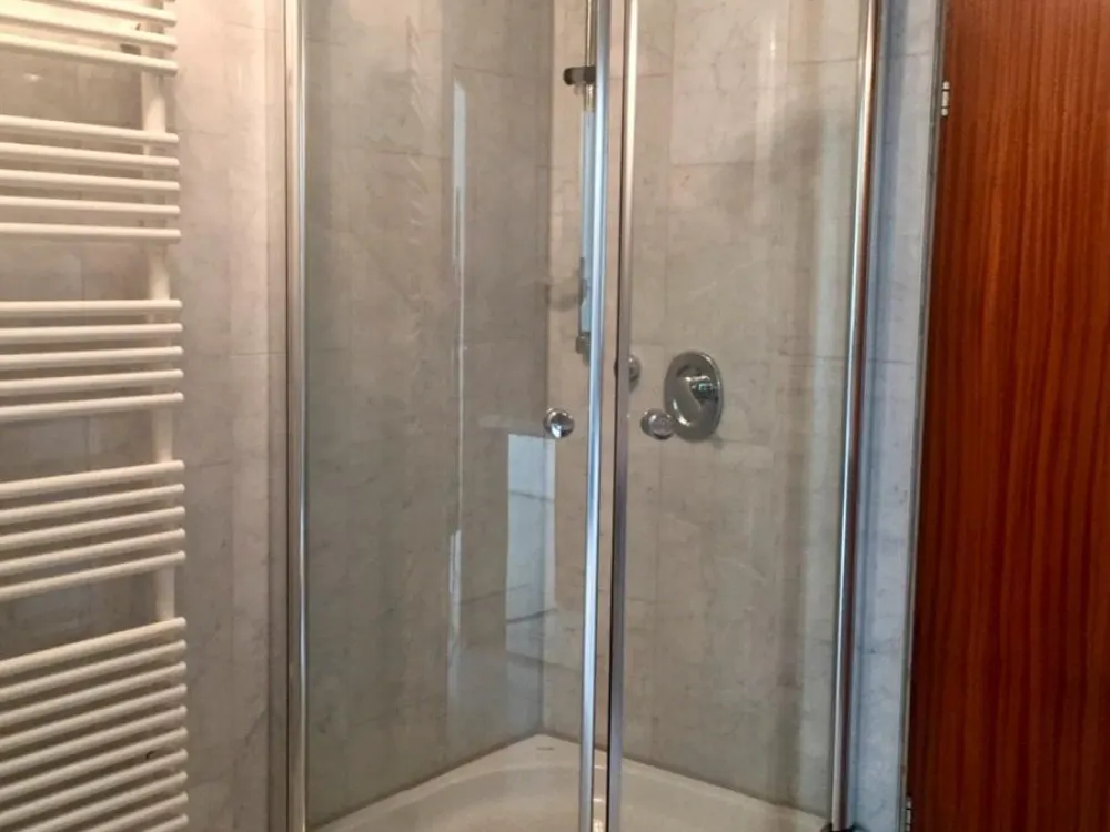 Luxus 2 Zimmer Wohnung 96 qm mit EBK und großer Balkon +TG