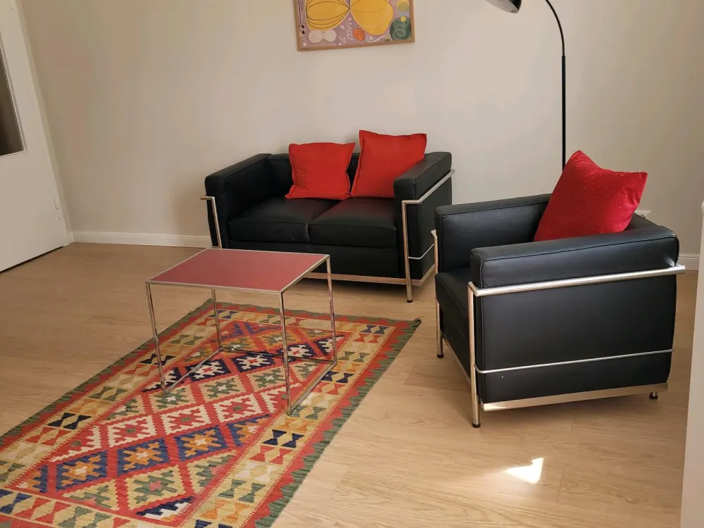 2 Zi. Whg. 54 qm KOMPLETT MÖBLIERT, ruh. Citylage, € 1.400 inkl.